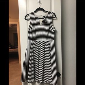 Ann Taylor Black & White Striped A Line Dress sz 8